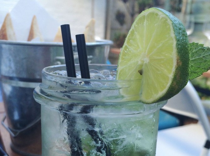 MOJITO ΜΕ ΜΑΣΤΙΧΑ ΧΙΟΥ