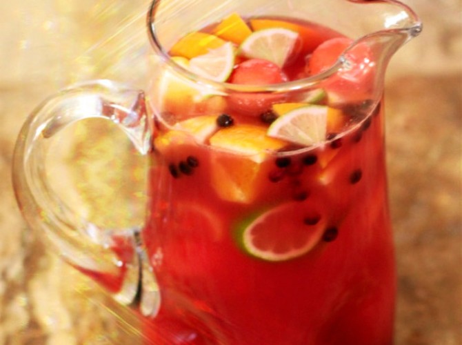 SANGRIA ΜΕ ΚΑΡΠΟΥΖΙ