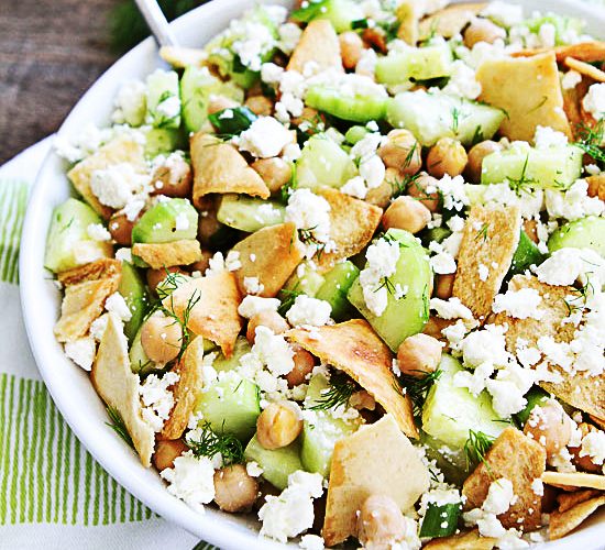 ΡΕΒΥΘΟΣΑΛΑΤΑ ΜΕ ΠΙΤΕΣ ΚΑΙ DRESSING
