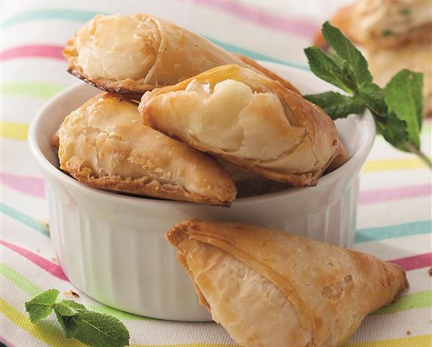 Αρωματικά τυροπιτάκια με 2 τυριά